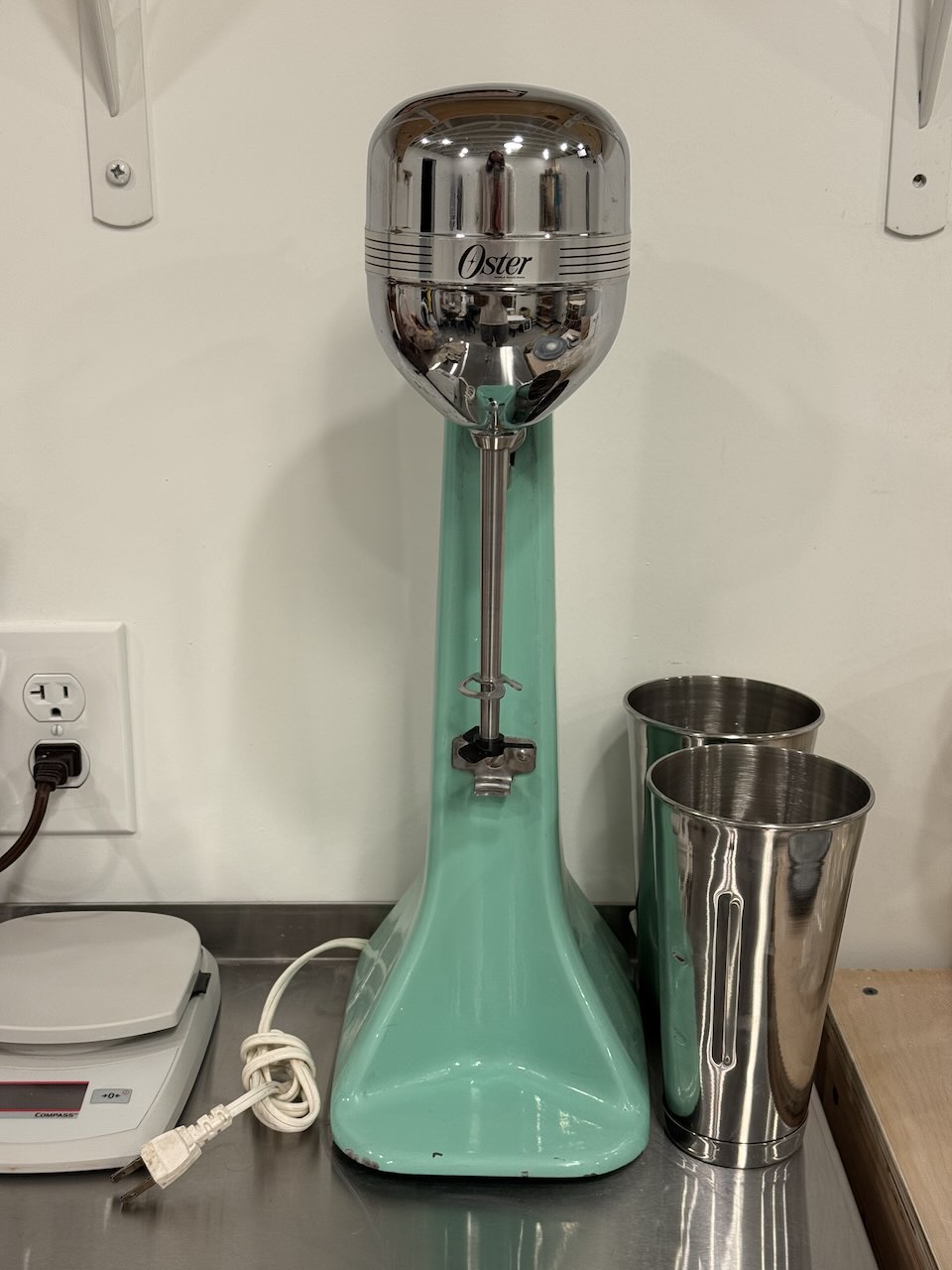 Complete mixer with new cups